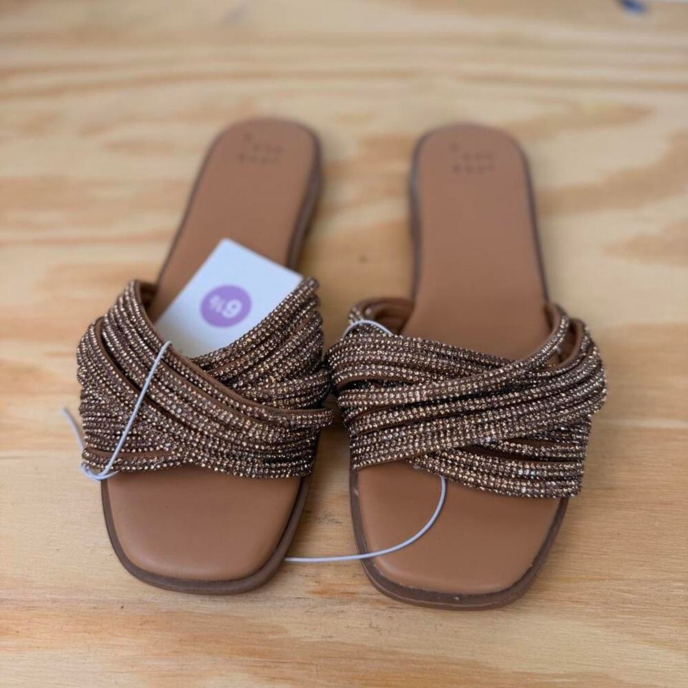 NWT Studded Rhinestone Wavy Crisscross Strap Flat Slide Sandals Nude Tan